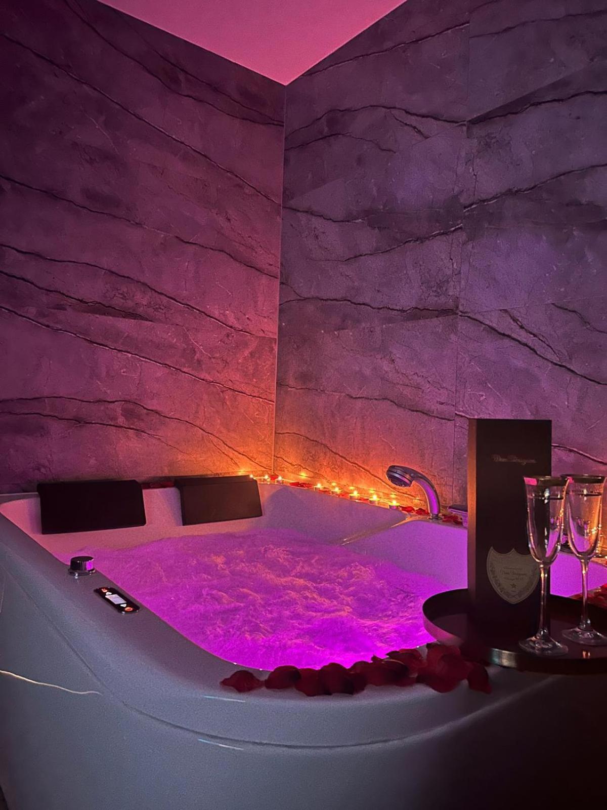 Apartament Z Jacuzzi Klimatyzacja Prywatny Parking 拉多姆 外观 照片