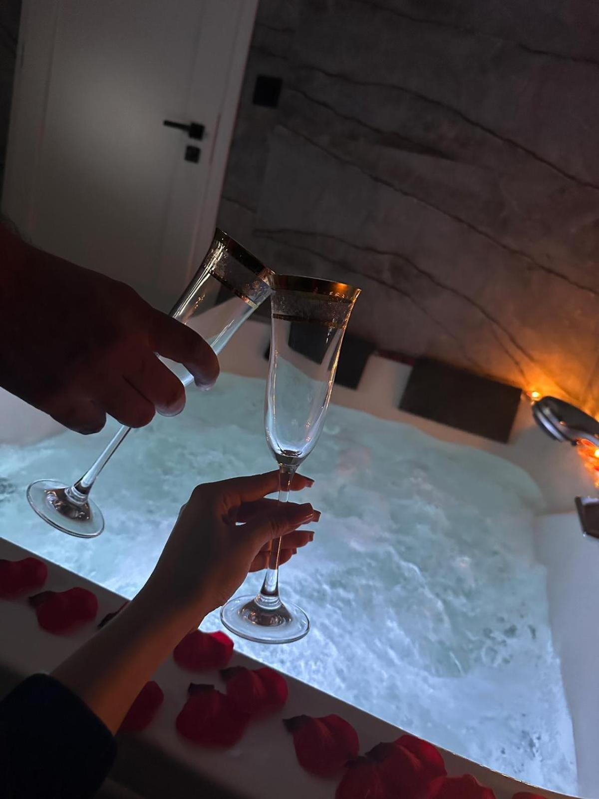 Apartament Z Jacuzzi Klimatyzacja Prywatny Parking 拉多姆 外观 照片