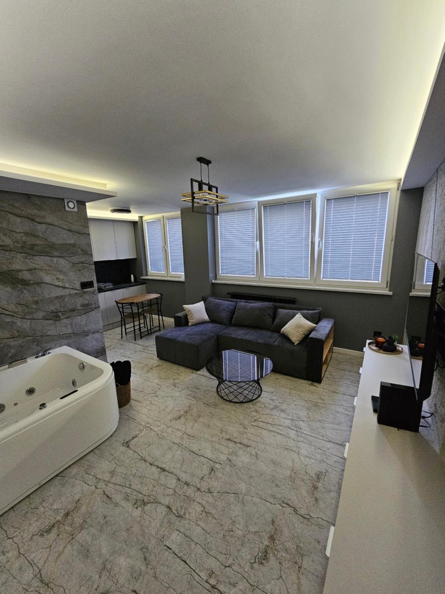 Apartament Z Jacuzzi Klimatyzacja Prywatny Parking 拉多姆 外观 照片